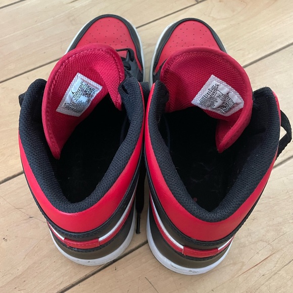 Nike Air Jordans men’s 10.5 (worn once!) - Picture 6 of 8